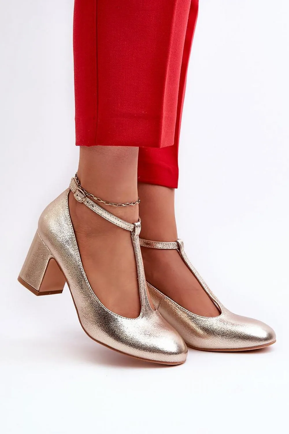 Block heel pumps