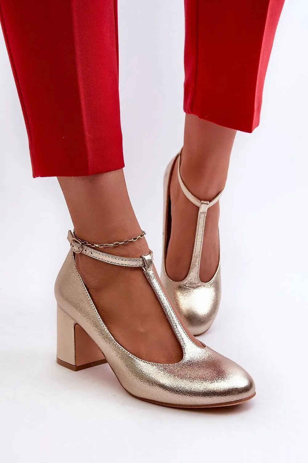 Block heel pumps