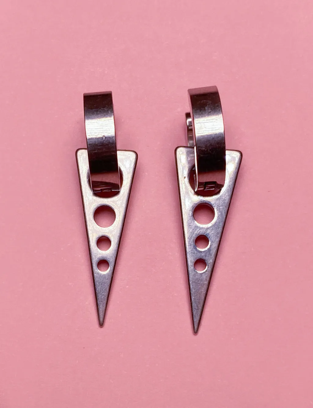 BLOWIN UP CLASP EARRINGS
