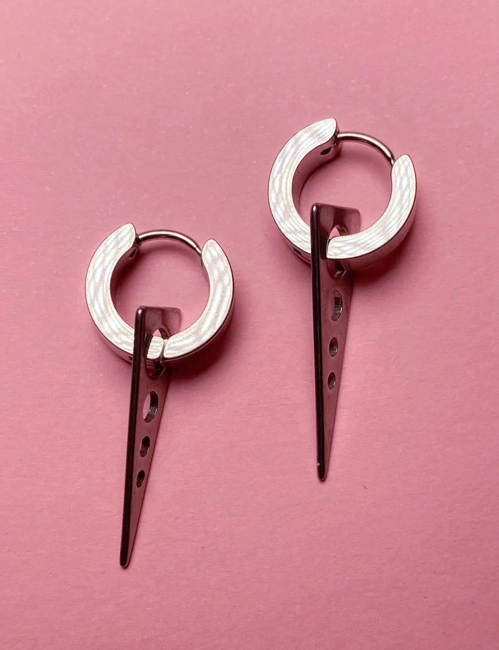 BLOWIN UP CLASP EARRINGS