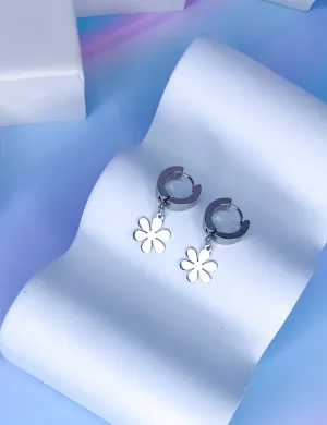 DAISY CLASP EARRINGS