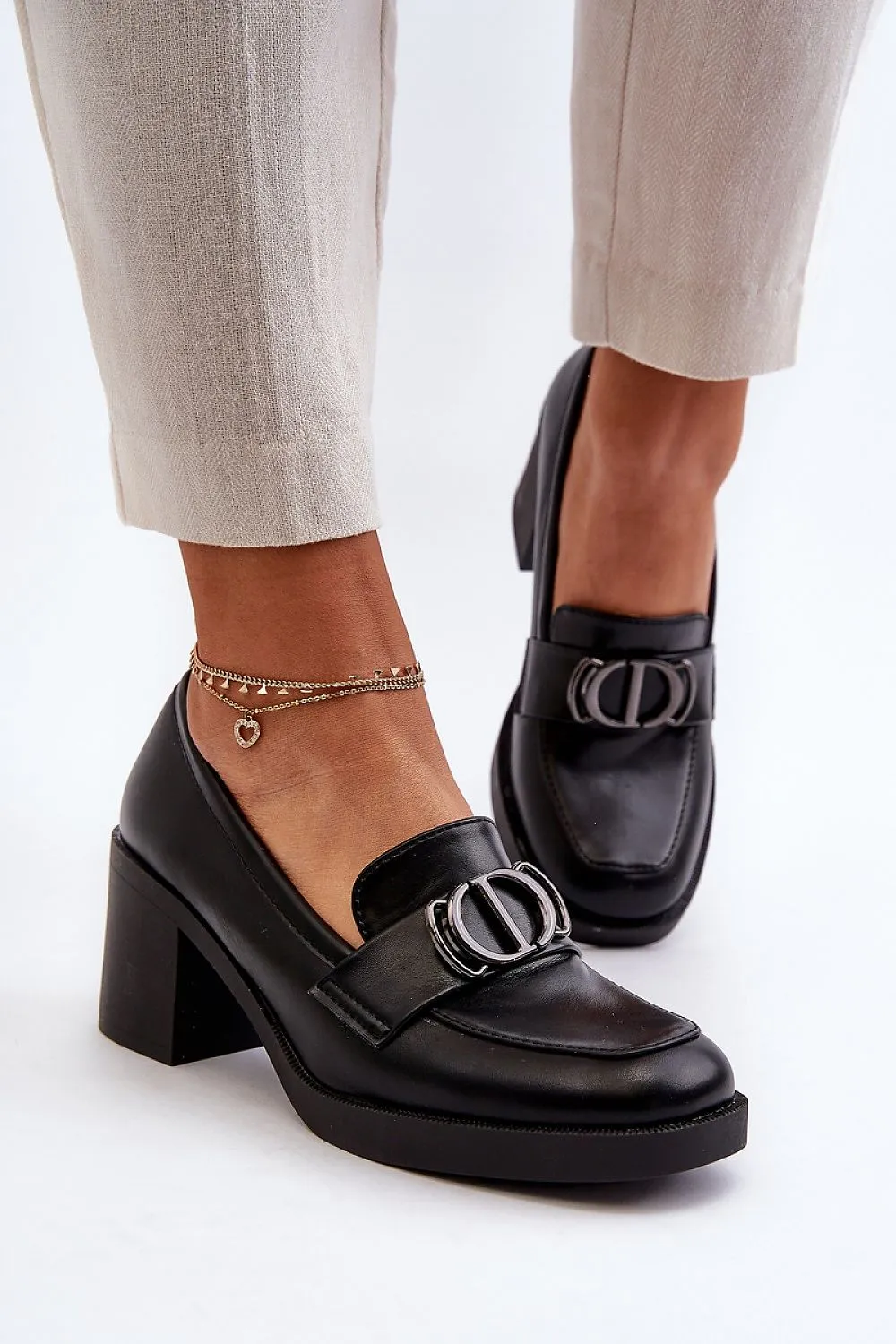 Heeled low shoes