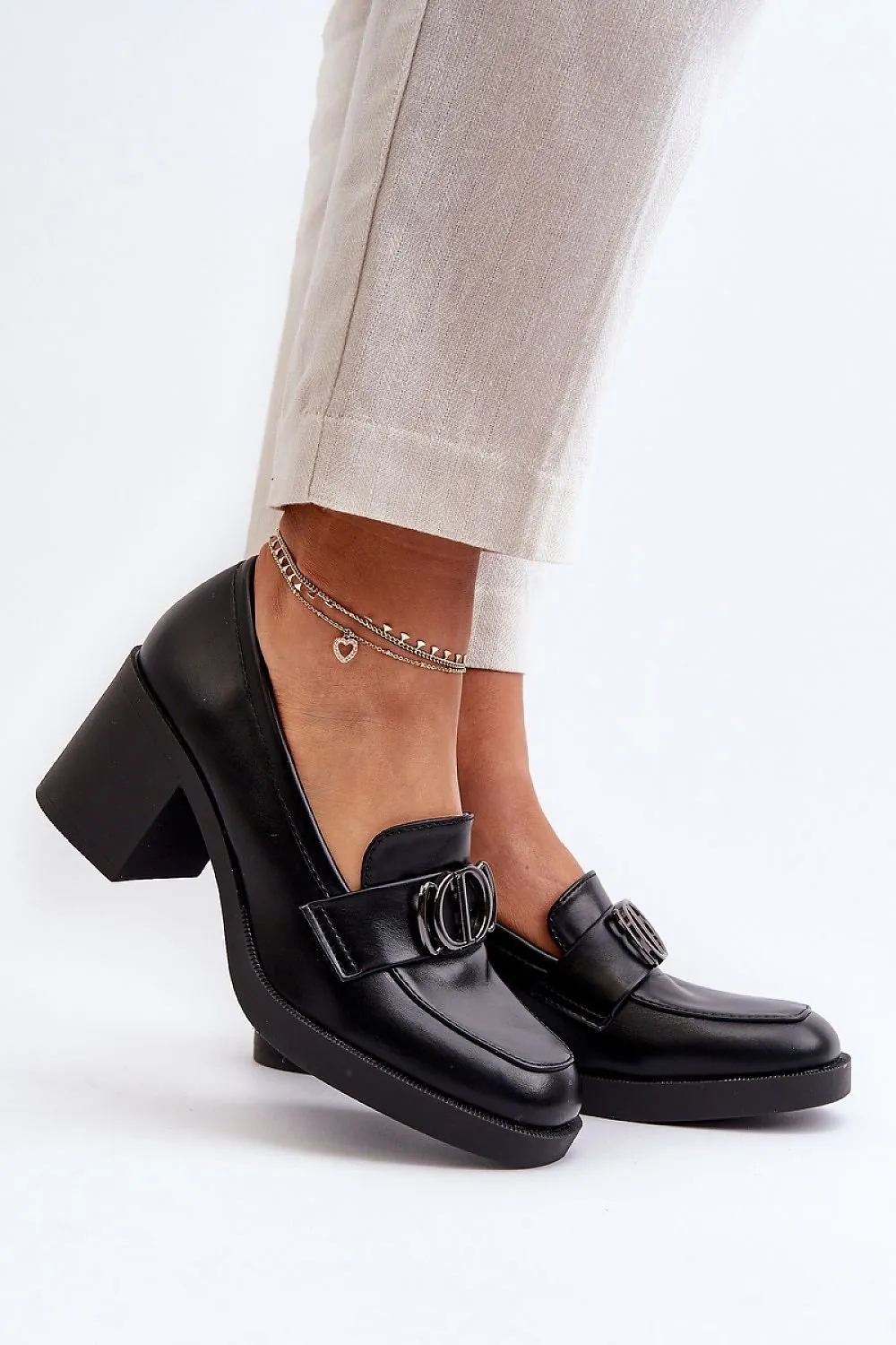 Heeled low shoes