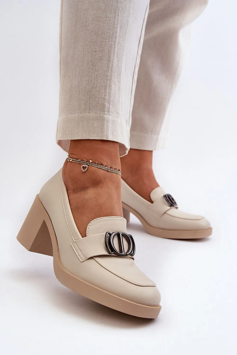 Heeled low shoes