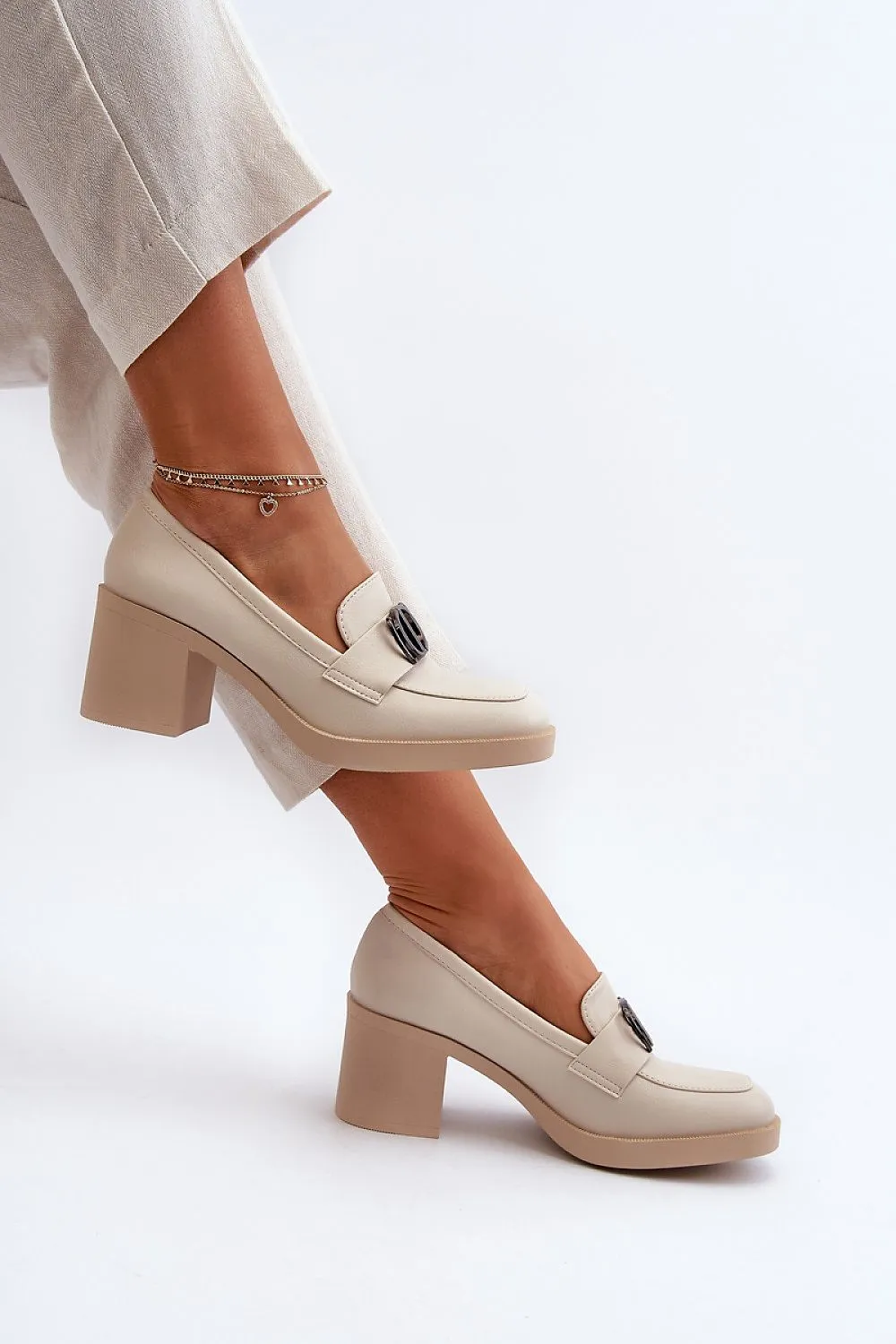 Heeled low shoes