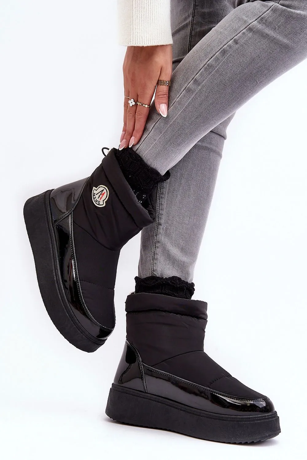 Snow boots
