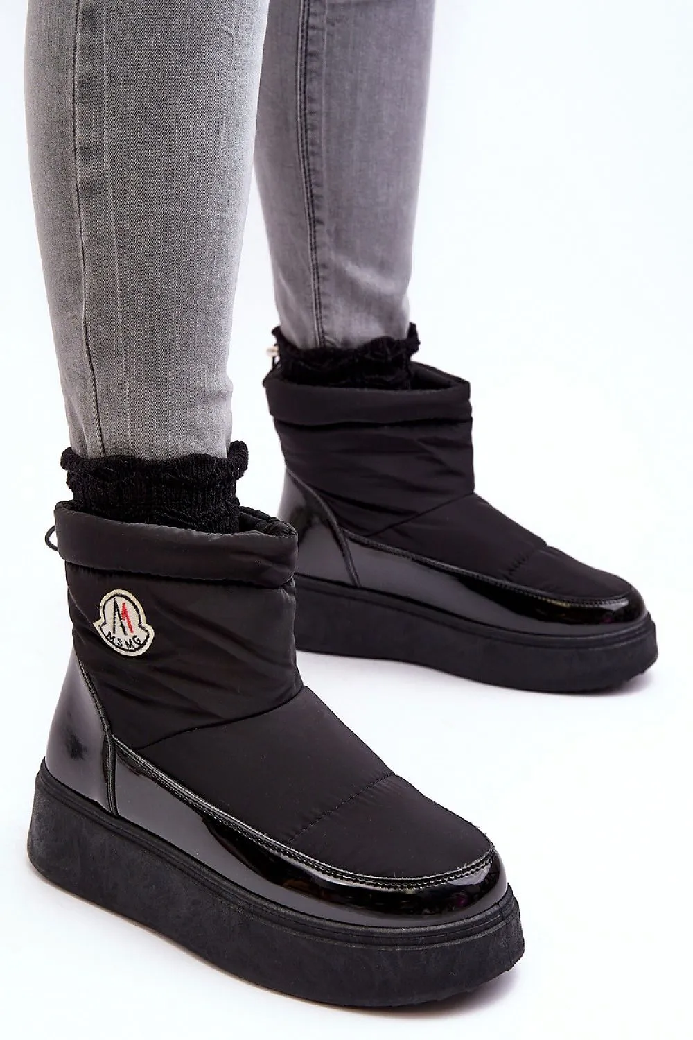 Snow boots