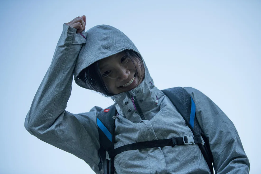 Women’s waterproof mountain walking jacket MH100