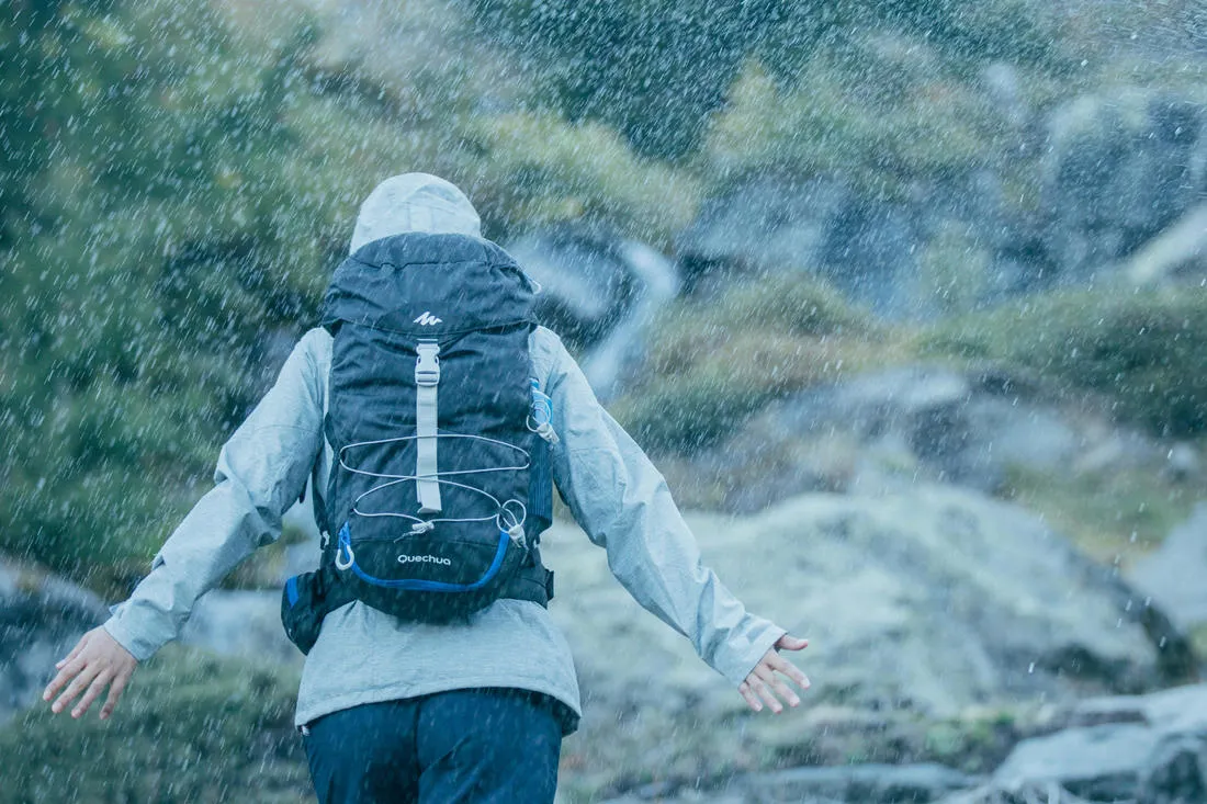 Women’s waterproof mountain walking jacket MH100